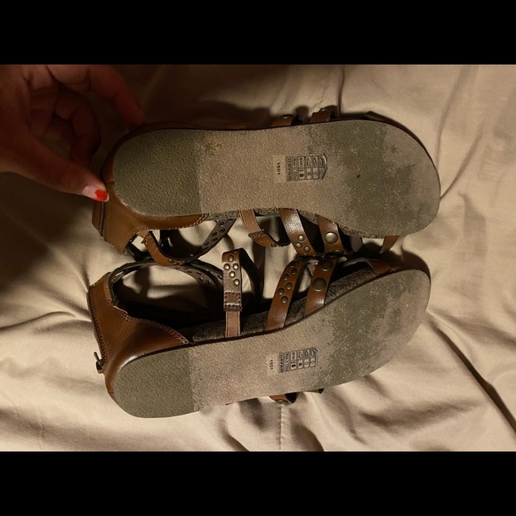 Sandals - Picture 2 of 3